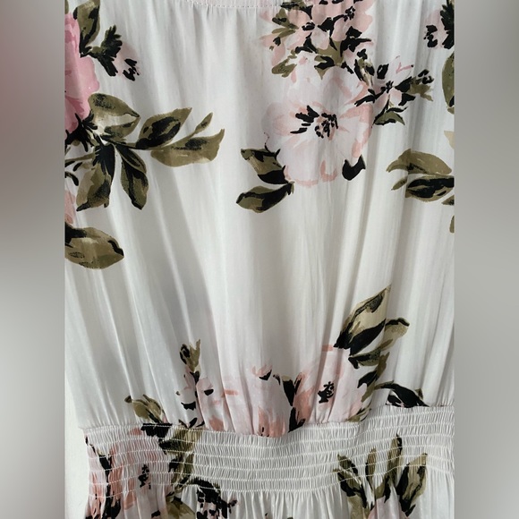 Women’s Dynamite Small T-Shirt - Picture 5 of 5